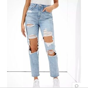 AE Ripped High Waist Mom Jean•